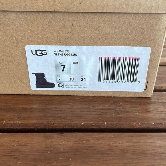UGG Lug Platform Lace-Up Combat Boots Black Women Size 7 - Picture 12 of 13